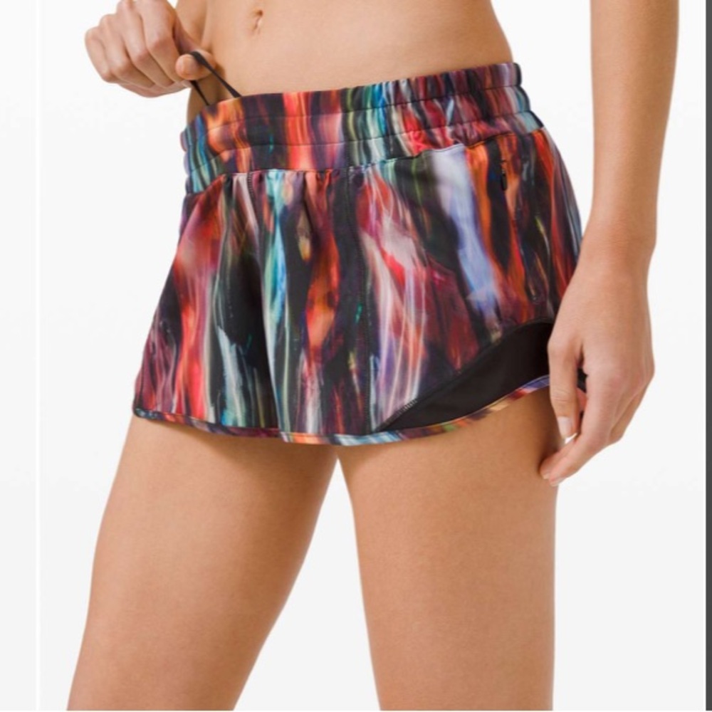 Lululemon Hotty Hot Short II *2.5"